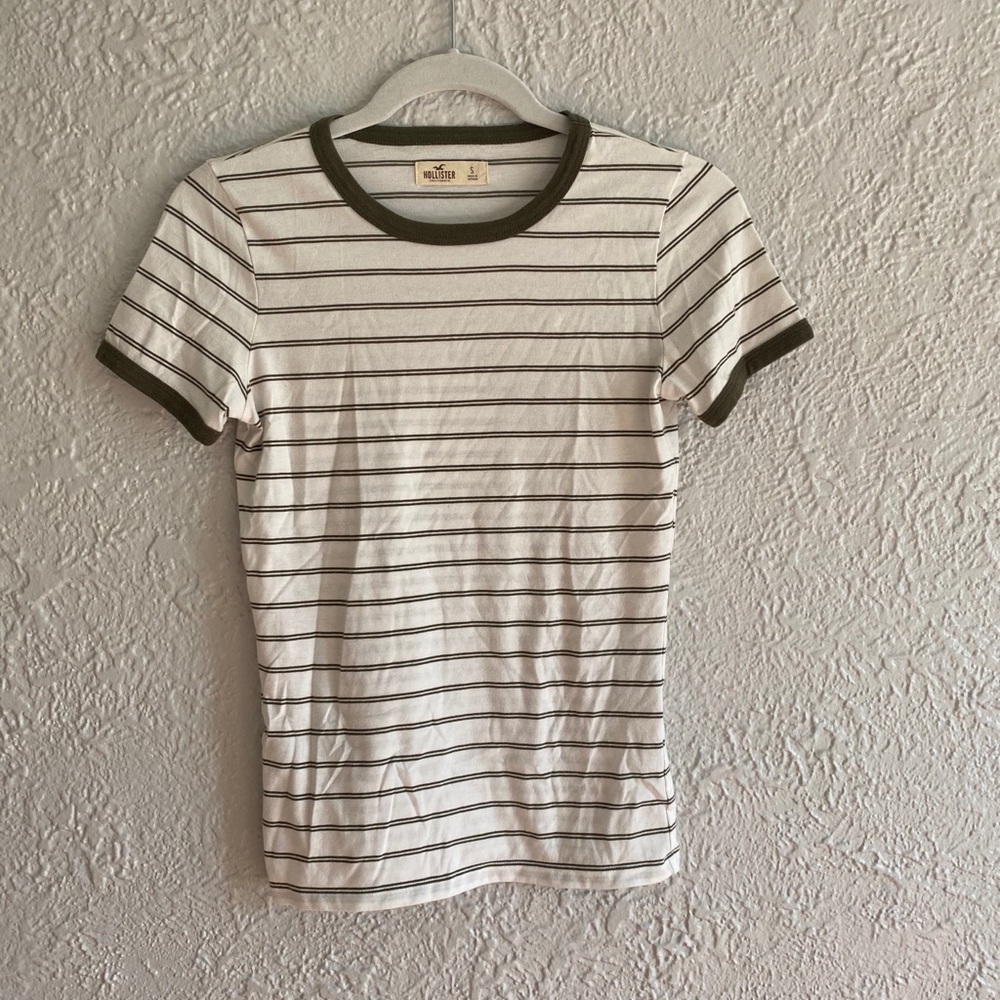 Hollister T
